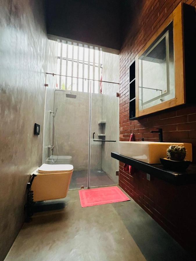 Negombo Morawala Beach Villa Екстер'єр фото