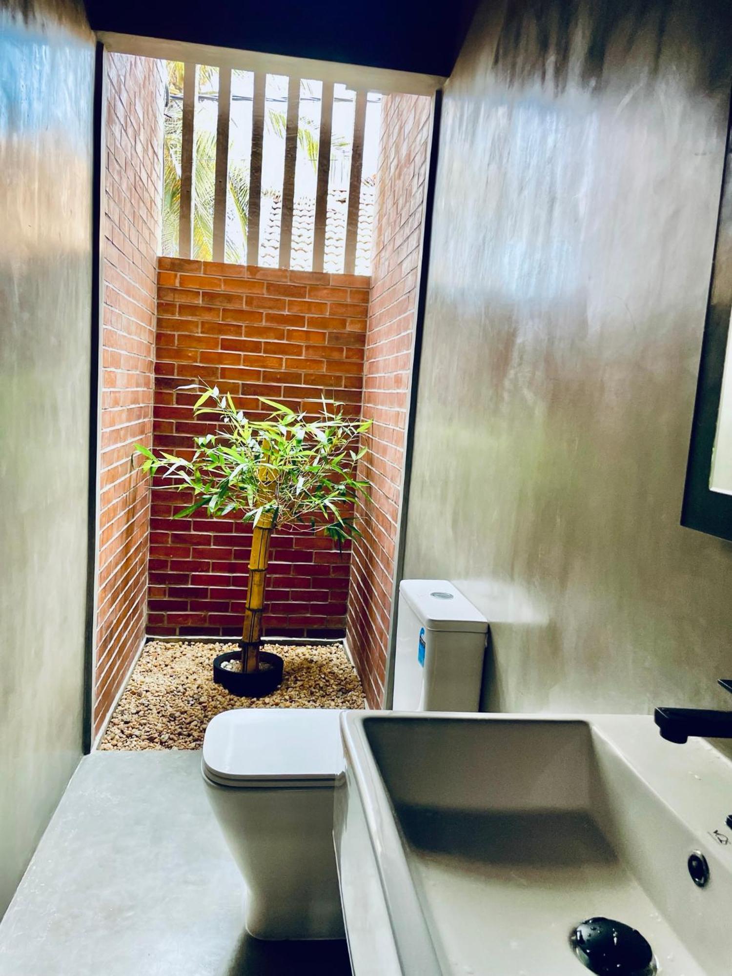 Negombo Morawala Beach Villa Екстер'єр фото